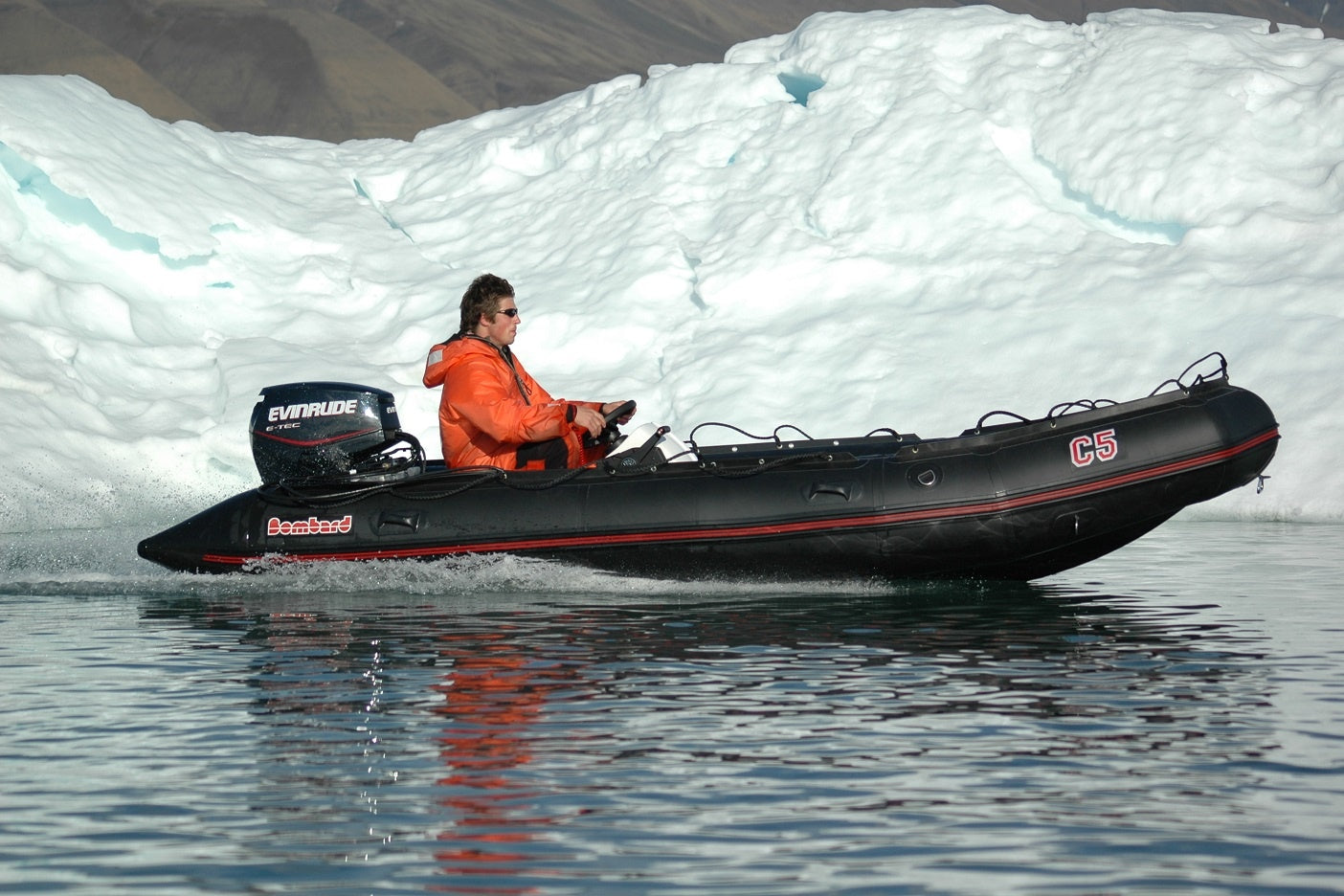 Bombard Commando C5 rubberboot met aluminium vlonderdelen en deelbare houten kiel