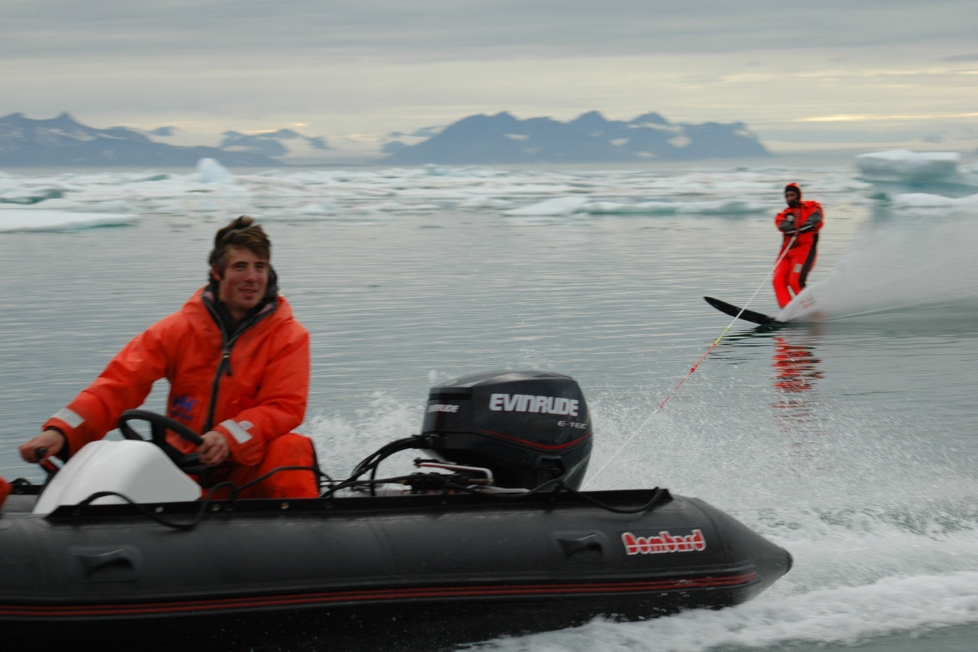 Bombard Commando C5 rubberboot met aluminium vlonderdelen en deelbare houten kiel