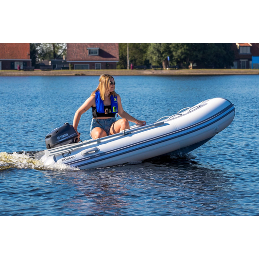 Zodiac Cadet 270 ALU rubberboot met aluminium vloer op het water